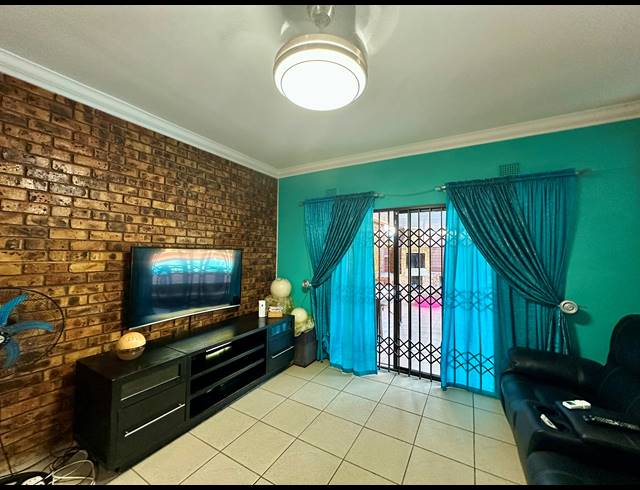 3 BEDROOM HOUSE FOR SALE IN MEER EN SEE